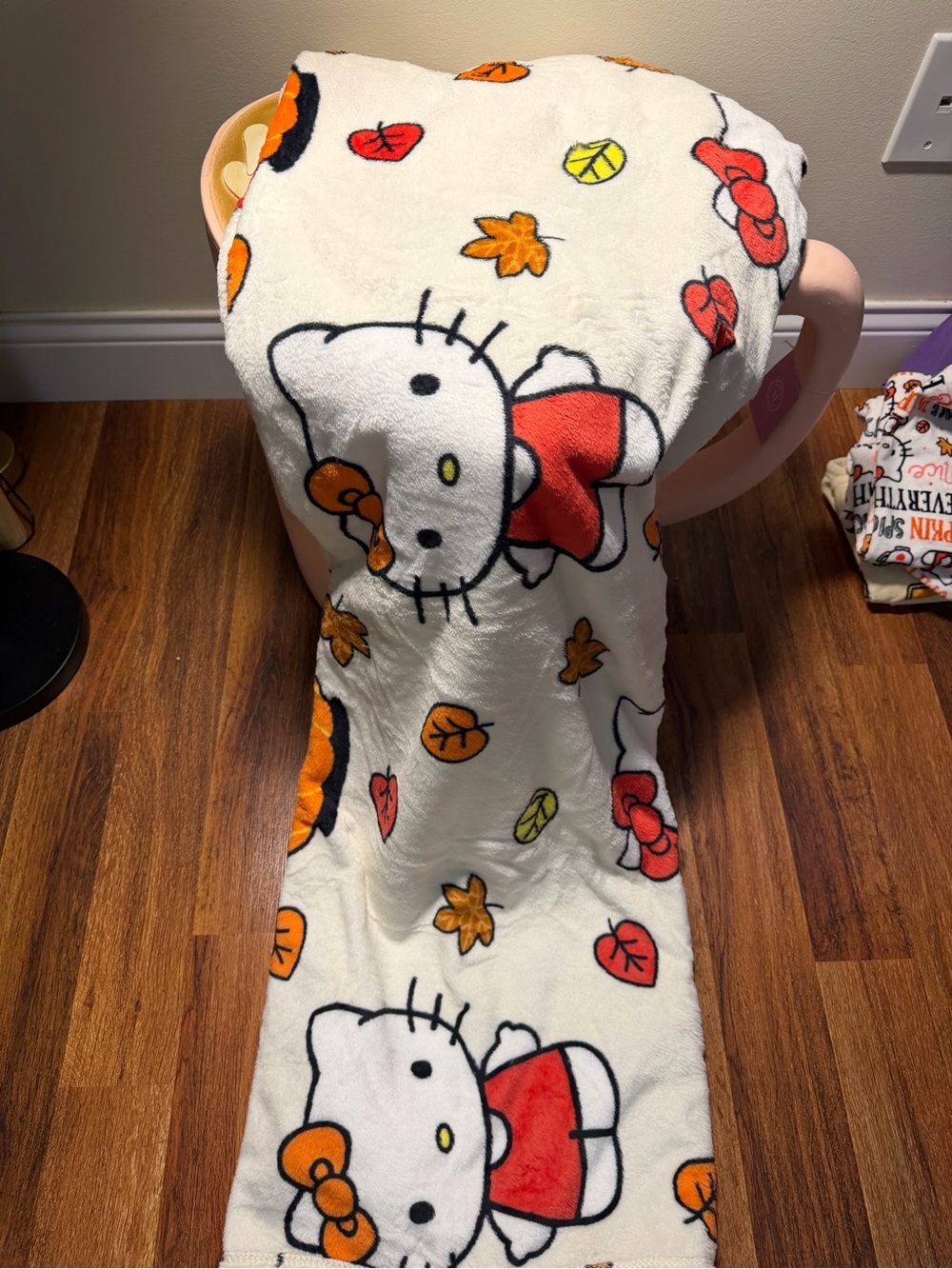 2025 Hello Kitty Fall Blanket with Leaves